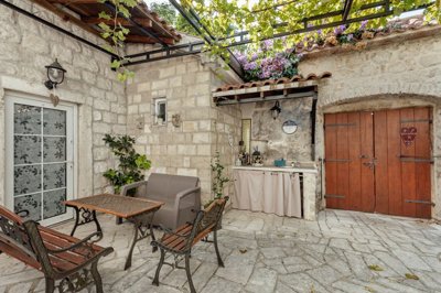 4-kotor-risan-a-charming-stone-house-with-a-l