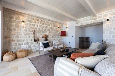 8-luxury-renovated-stone-villa-drobni-pijesak