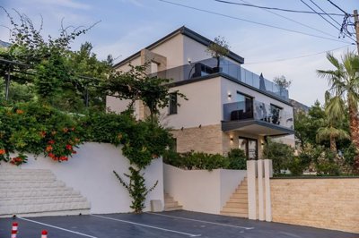 2-8-bdr-villa-with-a-pool-markovici-budva