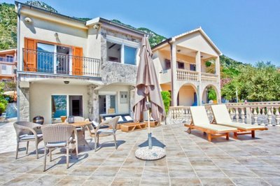 3-waterfront-house-muo