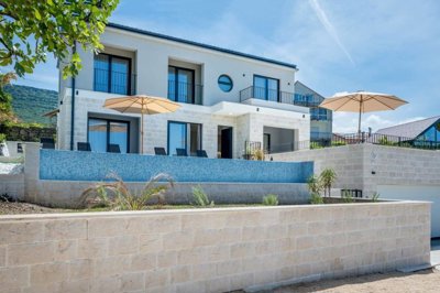 1a-new-contemporary-villa-with-pool-and-sea-v