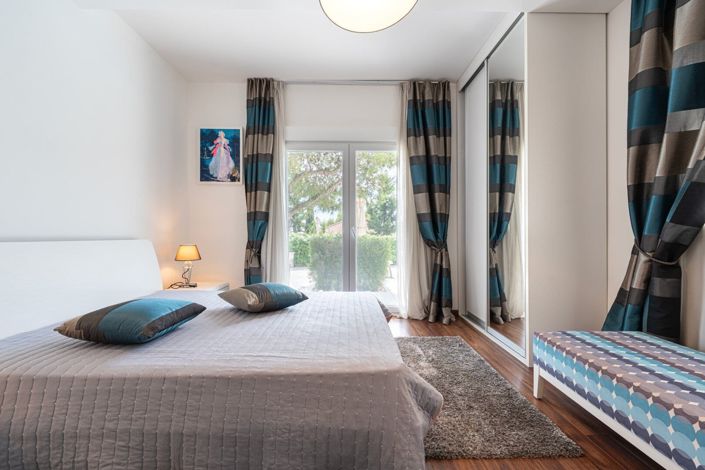 Image No.12-5 Bed House for sale