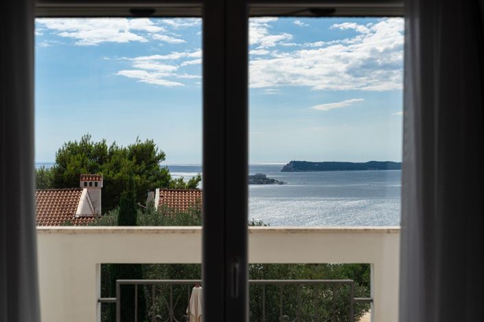 Image No.16-5 Bed House for sale