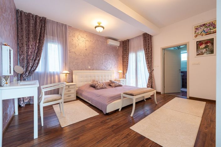 Image No.17-5 Bed House for sale