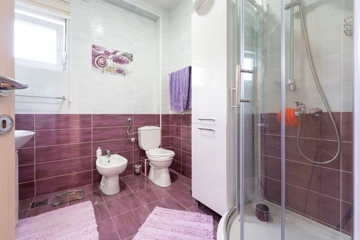 Image No.19-5 Bed House for sale