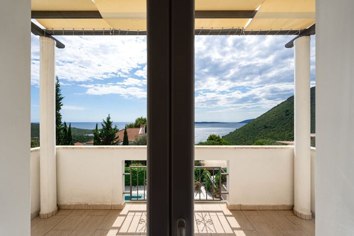 Image No.20-5 Bed House for sale