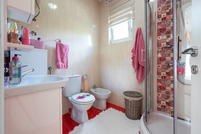 Image No.22-5 Bed House for sale