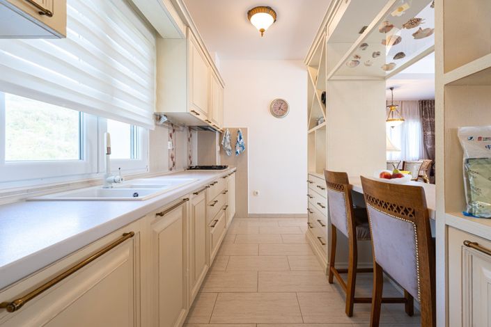 Image No.30-5 Bed House for sale