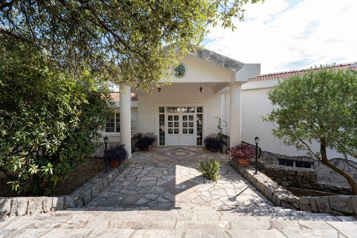 Image No.7-9 Bed Villa for sale