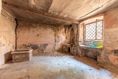 9-kotor-old-town-historic-palace-from-the-18t