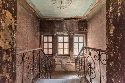 13-kotor-old-town-historic-palace-from-the-18