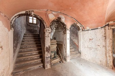 6-kotor-old-town-historic-palace-from-the-18t