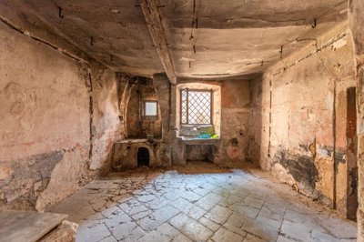 8-kotor-old-town-historic-palace-from-the-18t