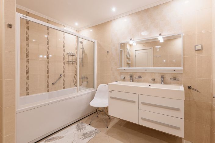 Image No.12-6 Bed Apartment for sale