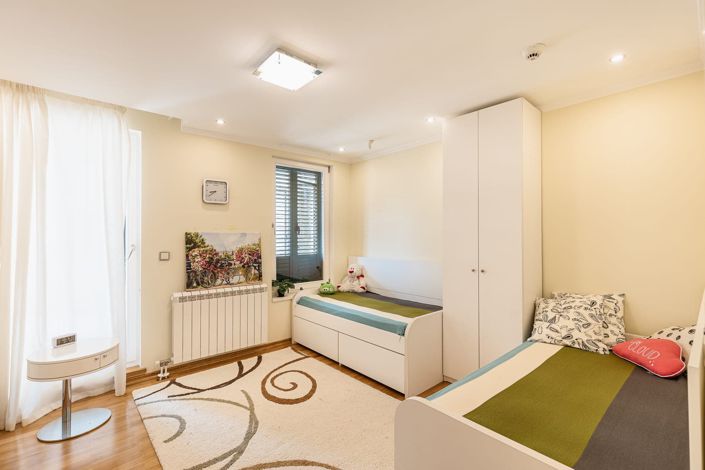 Image No.14-6 Bed Apartment for sale