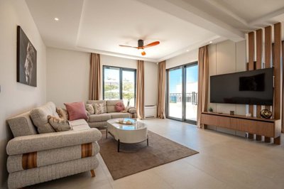 10-new-furnished-villa-with-a-pool