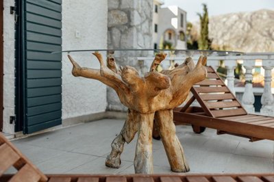 3-2bdr-apartment-on-the-first-line