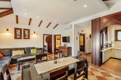 7-2bdr-apartment-on-the-first-line