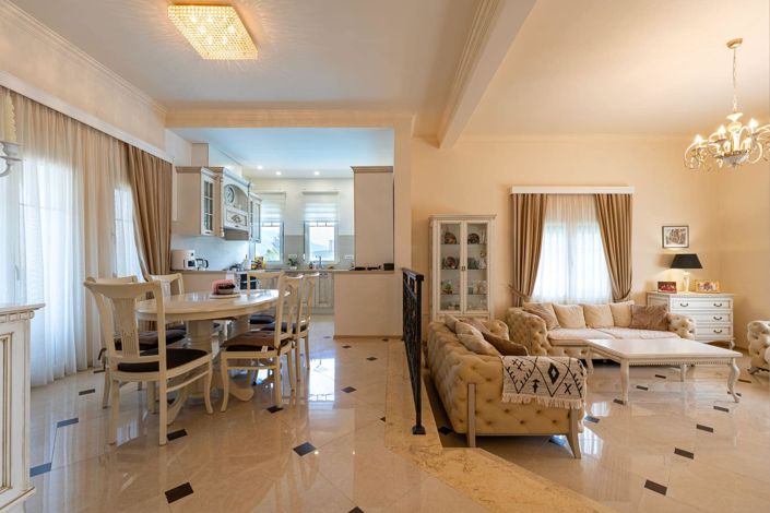 Image No.10-3 Bed House for sale