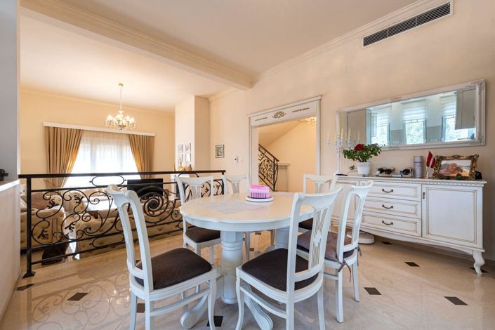 Image No.11-3 Bed House for sale