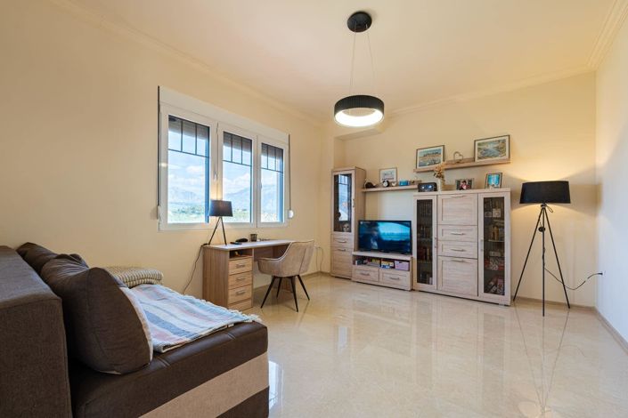 Image No.18-3 Bed House for sale