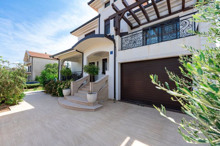 Image No.21-3 Bed House for sale