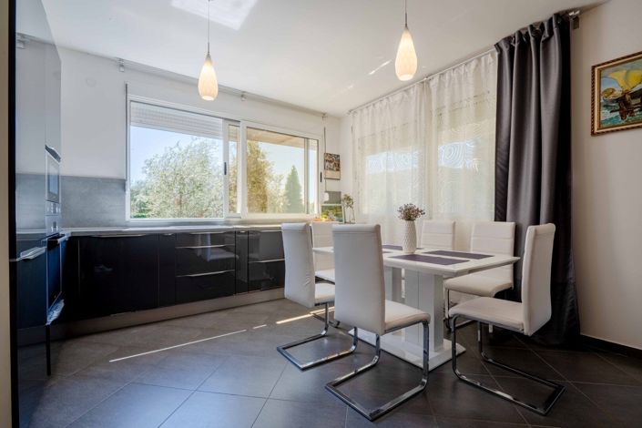 Image No.14-4 Bed House for sale