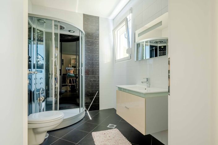 Image No.22-4 Bed House for sale