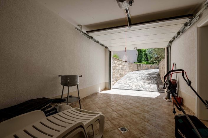 Image No.27-4 Bed House for sale