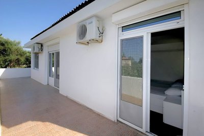 14-rezevici-villa-on-a-large-plot-and-a-pool