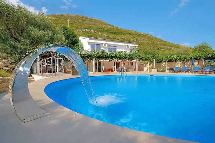 Image No.3-Villa de 3 chambres à vendre à Budva