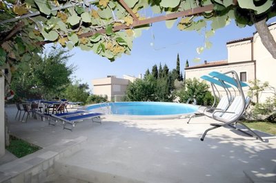 8-rezevici-villa-on-a-large-plot-and-a-pool