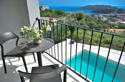 3-two-bedroom-furnished-villa-becici