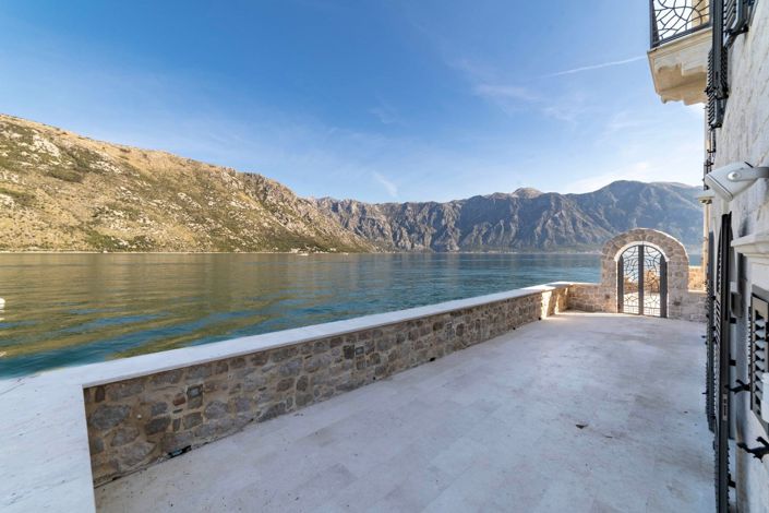 Image No.21-9 Bed Hotel for sale