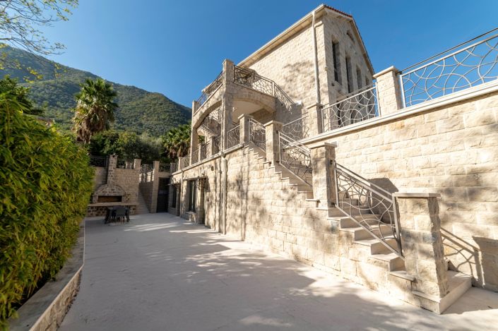 Image No.4-9 Bed Hotel for sale