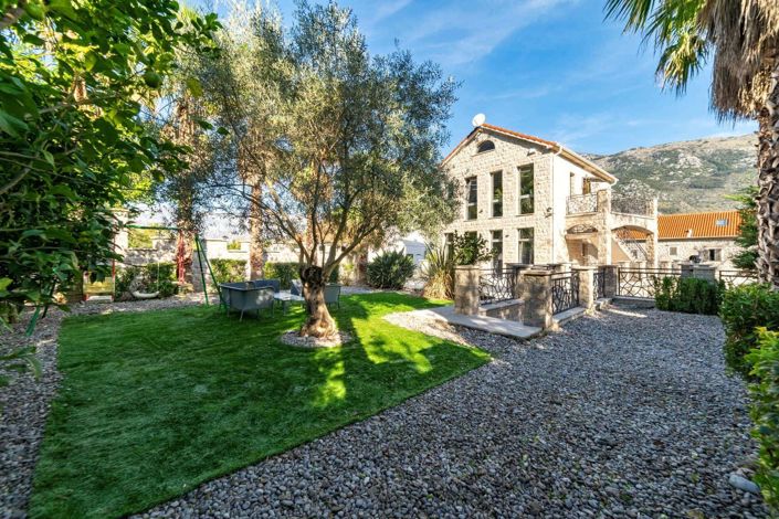 Image No.7-9 Bed Hotel for sale