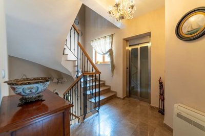 15-villa-with-apartmernts-and-a-pool-dobrota-