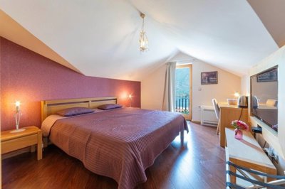 18-villa-with-apartmernts-and-a-pool-dobrota-