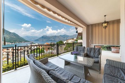 8-villa-with-apartmernts-and-a-pool-dobrota-k