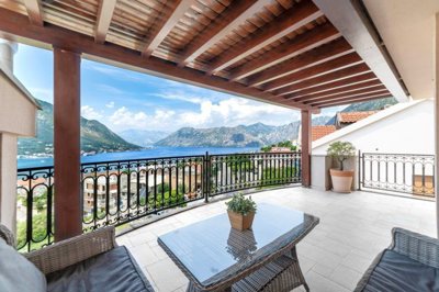 2-villa-with-apartmernts-and-a-pool-dobrota-k