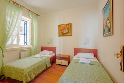 11-waterfront-apartment-sveti-stefan