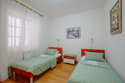 12-waterfront-apartment-sveti-stefan