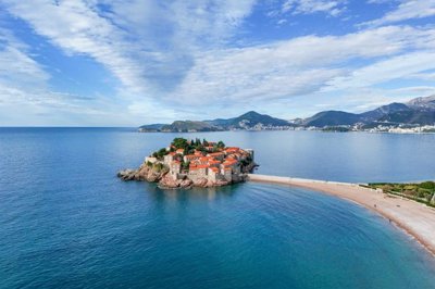 14-waterfront-apartment-sveti-stefan
