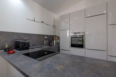 663b6a2b2d5d68e927a665846-kotor2c-kavac-four-