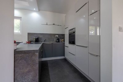 663b6a2bb16ae00b3fbbbae77-kotor2c-kavac-four-