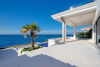 2-waterside-luxury-villa-utjeha