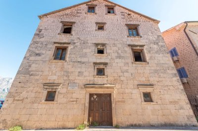 662cc391b7c40d4ba9b9327d820-20kotor2c20prcanj