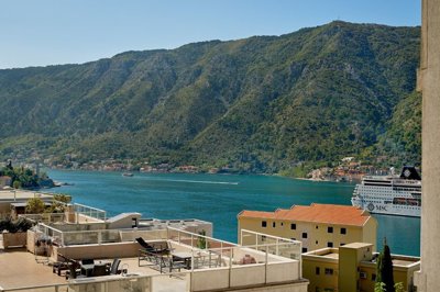 662110de04378a458cb9c28f12020-kotor2c20dobrot