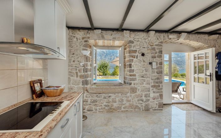 Image No.17-10 Bed Villa for sale