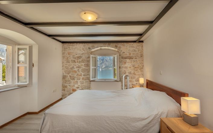 Image No.20-10 Bed Villa for sale